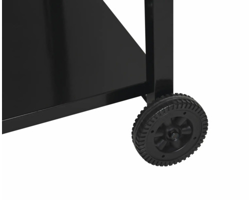 Detailaufnahme eines schwarzen Servierwagens mit Rollen