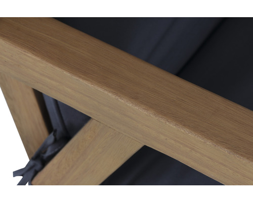 Gros plan d''un meuble de jardin en bois avec coussin