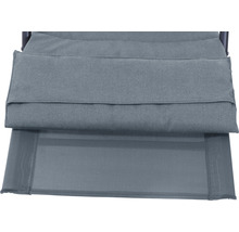 Detailansicht einer grauen Gartenliegenpolster und -bezug