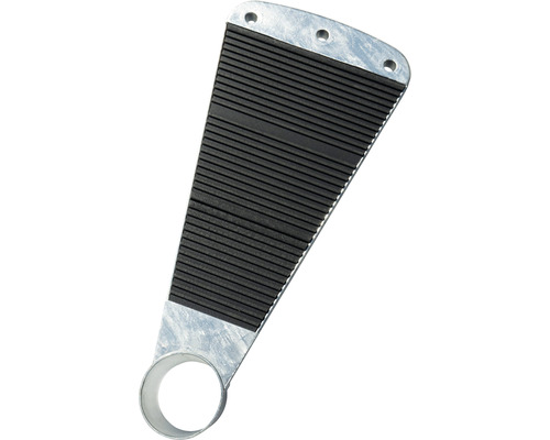 Treppenstufe aus Metall mit Gummieinsatz und Befestigungslöchern