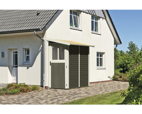 Geräteschuppen aus Holz mit Vordach an einem Haus