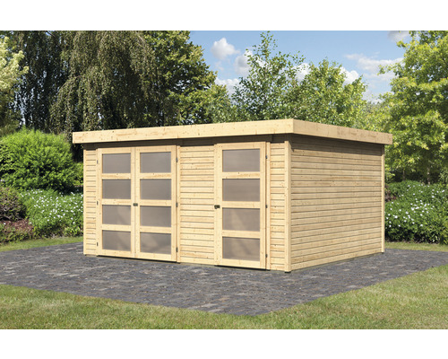 Abri de jardin en bois avec fenêtres dans le jardin