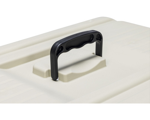 Detailansicht eines Deckels mit schwarzem Tragegriff.