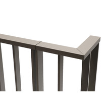 Vue détaillée d''une balustrade en métal.