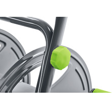 Detailansicht einer Schlauchtrommel mit grüner Feststellschraube