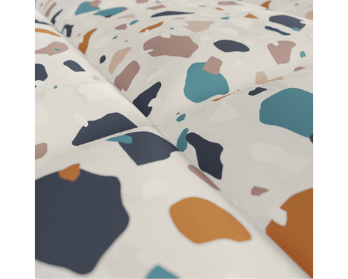 Detailansicht einer gesteppten Auflage mit abstraktem Muster