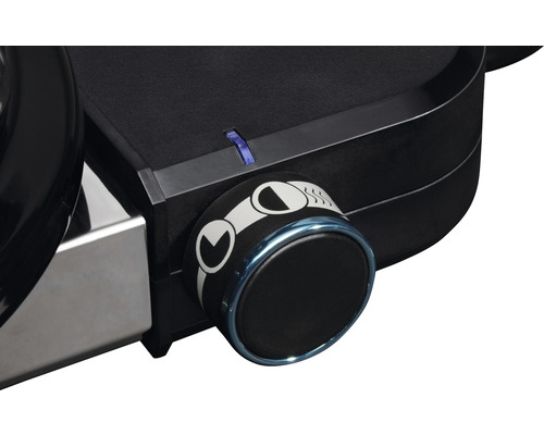 Detailaufnahme eines schwarzen Waffeleisens mit Temperaturregler