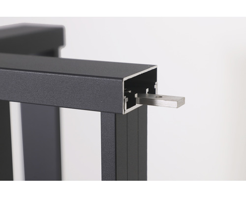 Detailansicht eines Zaunelements aus Aluminium