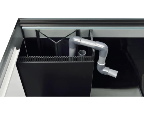 Detailansicht des Aquarienfiltersystems mit Verrohrung