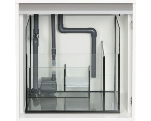 Intérieur d''un meuble d''aquarium avec bassin de filtration, pompe et tuyaux