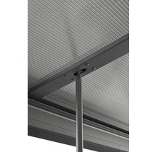Detailansicht einer Terrassenüberdachung mit Polycarbonatplatten