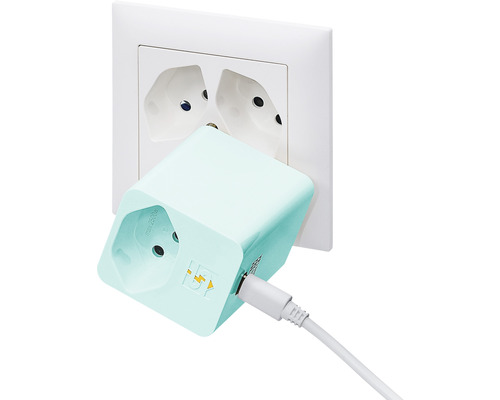 Steckdosenadapter mit USB Anschluss in einer Steckdose