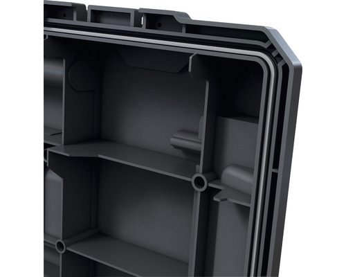 Vue détaillée d''une caisse à outils vide avec compartiments et joint d''étanchéité