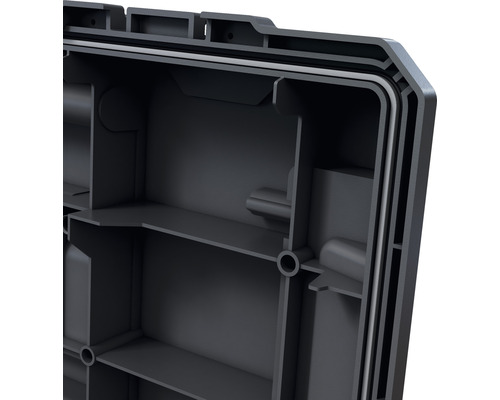 Vue détaillée d''une boîte à outils noire avec compartiments