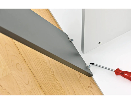 Montage d''un meuble avec un tournevis