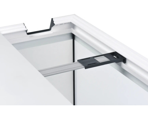 Vue détaillée d''un cadre d''aquarium avec couvercle