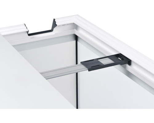 Vue détaillée d''un cadre de couvercle d''aquarium avec support