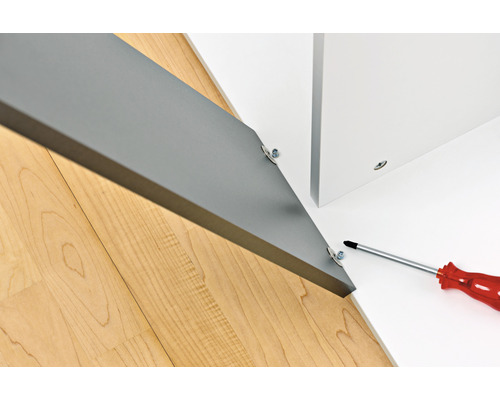 Assemblage de pièces de meubles avec vis et tournevis