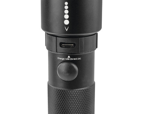 Gros plan d''une lampe de poche avec port de chargement USB