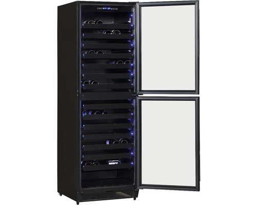 Weinlagerschrank mit zwei geöffneten Glastüren und mehreren Weinflaschen