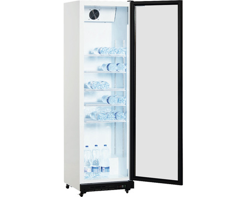 Réfrigérateur professionnel avec porte vitrée et plusieurs étagères, rempli de bouteilles de boisson