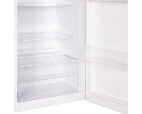 Intérieur d''un réfrigérateur avec des étagères et un tiroir