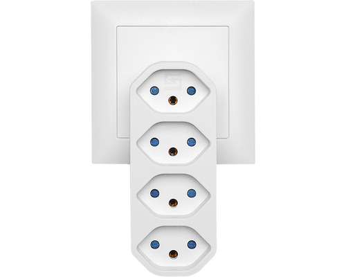 Adaptateur de prise avec quatre emplacements dans une prise murale
