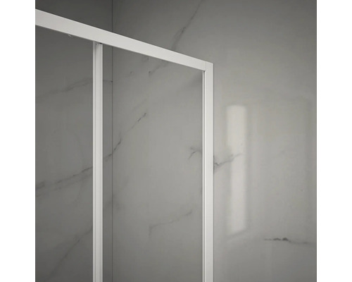 Vue détaillée d''une cabine de douche avec cadre