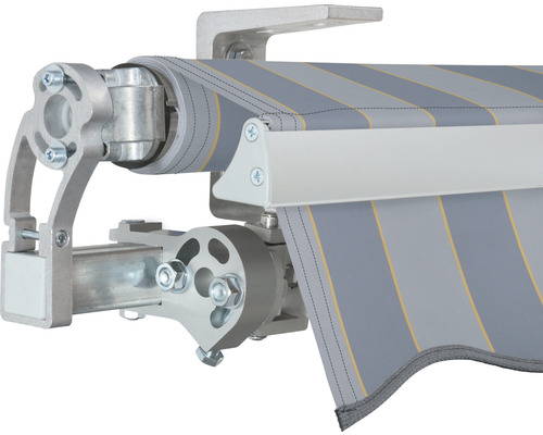 Détail d''un store banne avec motif rayé et construction métallique