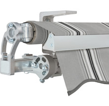 Vue détaillée d''un store banne à bras articulé avec motif rayé