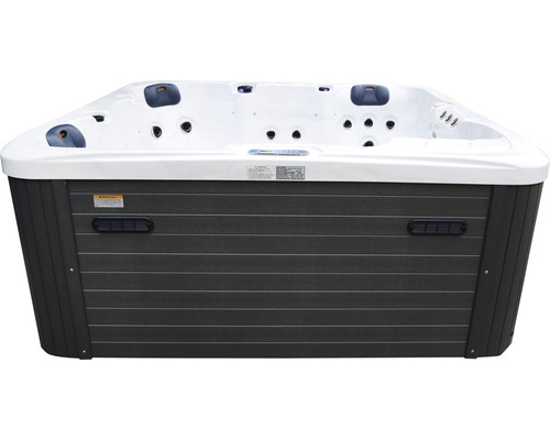 Aussenwhirlpool mit horizontaler Holzverkleidung