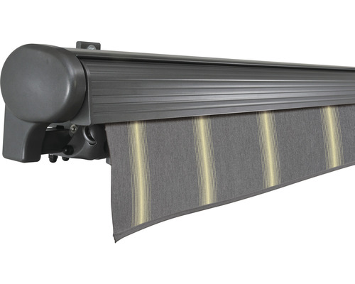 Markise mit Streifenmuster