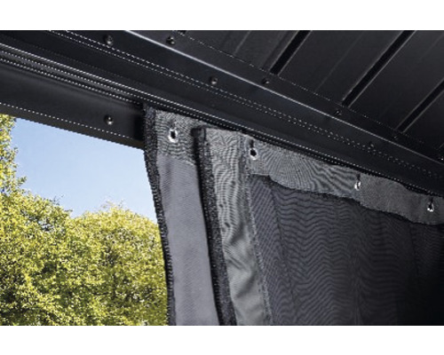 Detailansicht eines Pavillons mit Vorhang