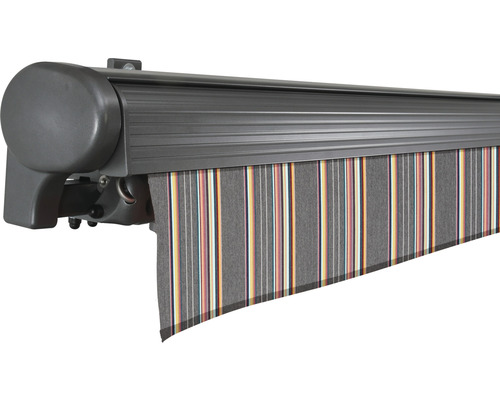 Markise mit Streifenmuster