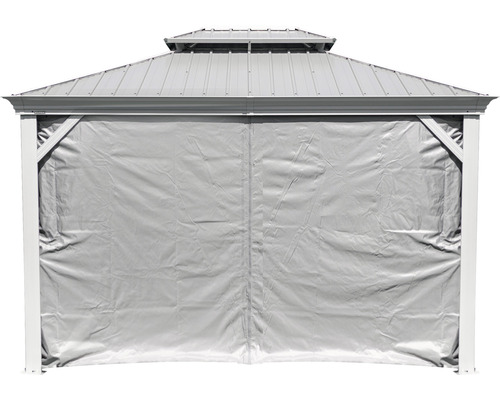 Pavillon de jardin avec rideau fermé