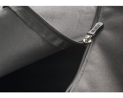 Detailaufnahme eines Reissverschlusses an einer Sporttasche