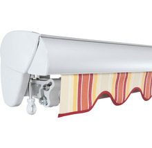 Store de terrasse avec tissu rayé et boîtier blanc