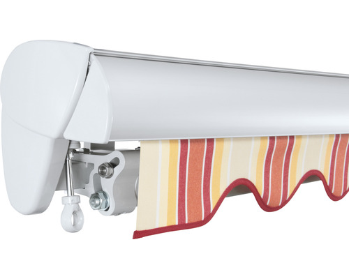 Store de terrasse avec tissu rayé et boîtier blanc