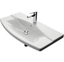 Lavabo en céramique avec robinet