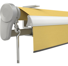 Vue détaillée d''un store banne jaune à bras articulés avec manivelle