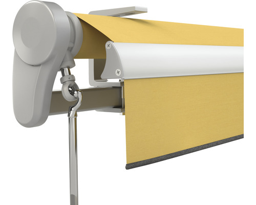 Vue détaillée d''un store banne jaune à bras articulés avec manivelle