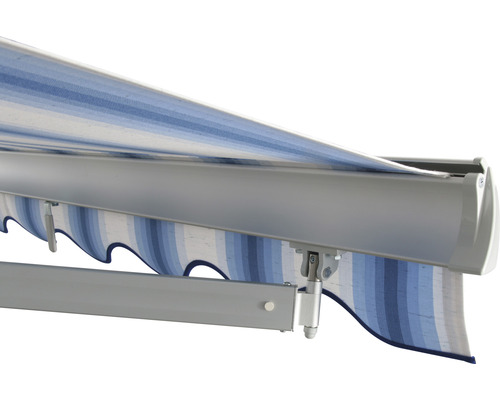 Markise mit gestreiftem Stoff