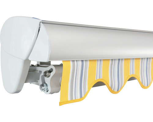 Detailansicht einer Markise mit gelb gestreiftem Volant