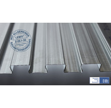 Nahaufnahme von Lewis Schwalbenschwanzplatten mit allgemeiner Bauartgenehmigung und Deutsches Institut für Bautechnik Logo.