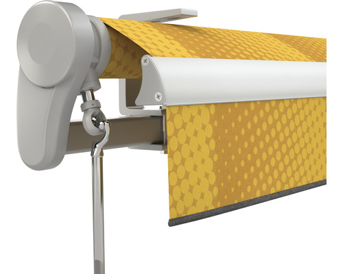 Detailansicht einer Gelenkarmmarkise mit gelb gemustertem Stoff