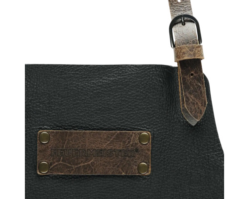 Gros plan d''un tablier en cuir noir avec une lanière en cuir marron et un logo FeuerMeister