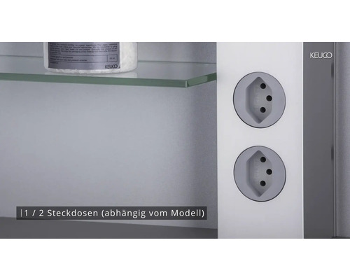 Zwei Steckdosen in einem Spiegelschrank
