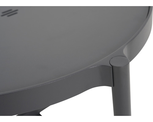 Detailansicht einer runden Gartentischplatte mit Tischbein