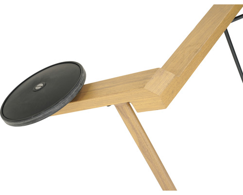 Detailansicht eines Beistelltisches mit runder, schwarzer Tischplatte und Holzgestell