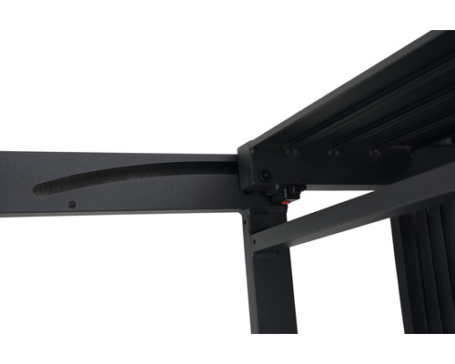Detailansicht einer Pergola-Konstruktion aus Metall